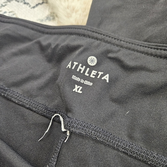 Athleta Solid Black Mind Over Matter Capri Legging Size XL - Picture 8 of 9